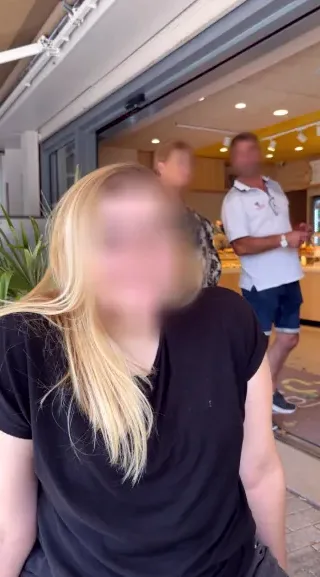 Daniela, 21