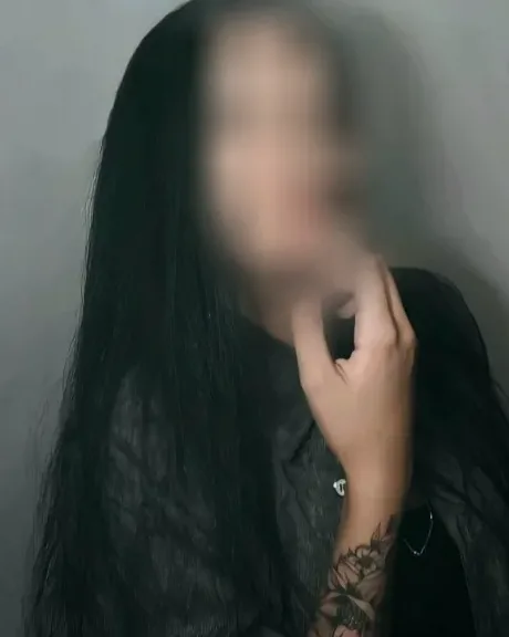 Elif, 25