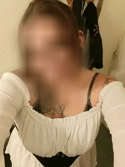 Emilia, 31