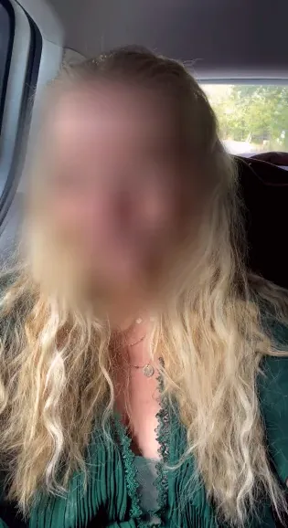 Nicole, 29